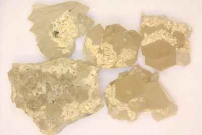 Adular krystaller på bergkrystall 3 til 4cm
