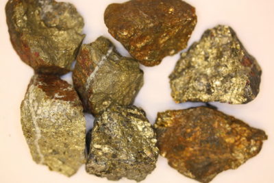 Chalcopyritt råsteinsbit 3 til 4cm