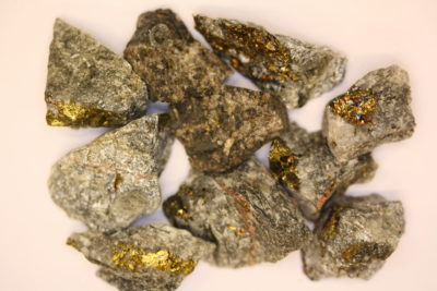 Chalcopyritt i moderstein ca 3cm