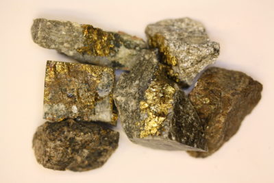 Chalcopyritt i moderstein 3 til 5cm