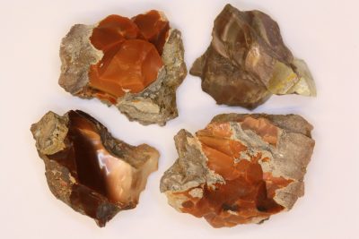 Opalitt rød  råsteinsbit 3 til 4cm fra Utah USA