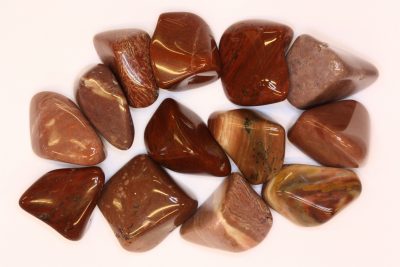 Opalitt rød polert ca 2cm