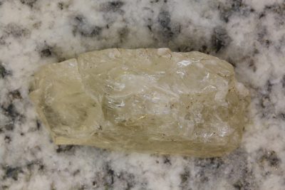 Triphan krystall 44.6ct 32mm lang