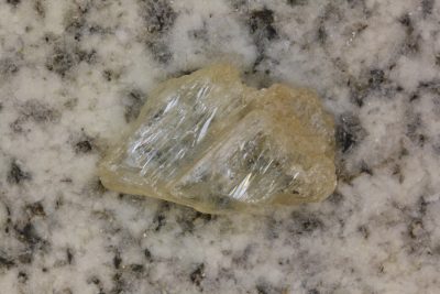 Triphan krystall 20.5ct 22mm lang