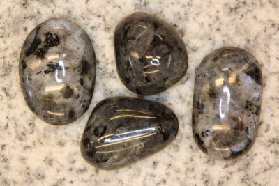 Blue pearl håndslipt 3 til 4cm