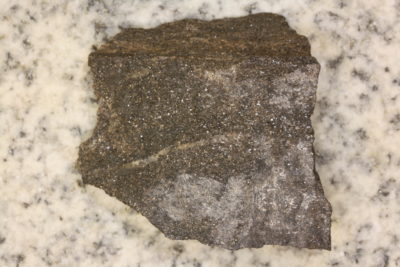 Bly metallisk på moderstein fra Långban Sverige 80g 3.5x4cm