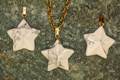 Magnesitt hvit stjerneanheng  20mm