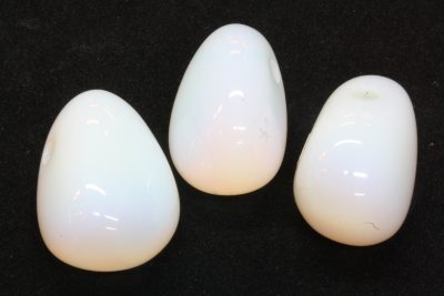 Opal blå steinanheng med 3mm hull ca 2.5cm  Syntetisk