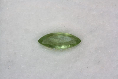 Peridot fasett 1.06ct 4.4×11.1mm fra Åheim på Sunnmøre, Norge