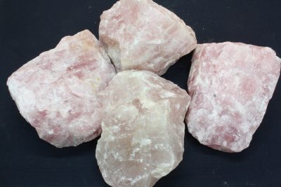 Rosenkvarts råstein  600 til 700g  10 til 12cm fra Brasil
