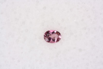 Turmalin Rubelitt fasett slipt oval 2.5×3.5mm 0.11ct fra Brasil