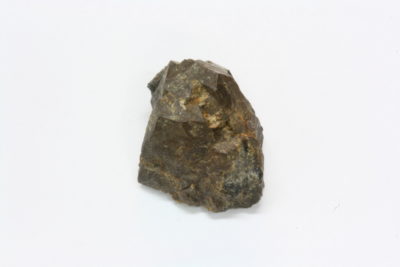 Alvitt krystall og Fergusonitt 1.92g 7x13mm fra Hinebu,Mjåvatn i Agder Norge