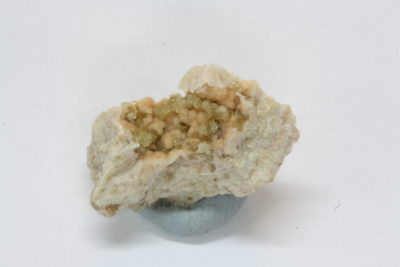 Boehmitt og Natrolitt A 5x16mm i mikroeske fra Saga i Tvedalen Norge