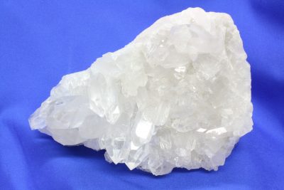 Bergkrystall gruppe 1.25kg 12x16cm fra Minas Gerais, Brasil.