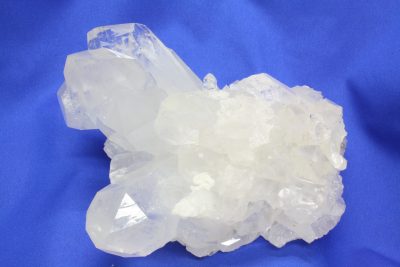 Bergkrystall gruppe 1.7kg 9x17cm fra Minas Gerais, Brasil.