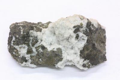 Chabazitt 130g 4.5x8cm fra Runavik på Eysturoy Færøyene