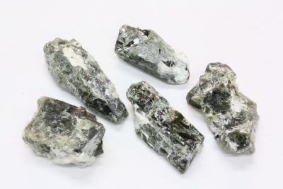 Diopsid edel krystall 2 til 3cm fra Kragerø i Norge