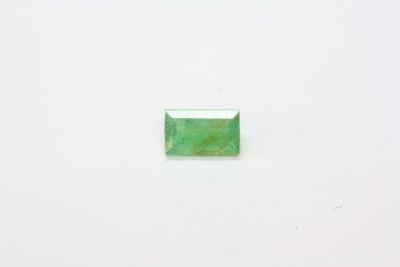 Smaragd fasett 0.16ct 2.5×4.3mm fra Byrud gruver i Eidsvoll, Norge
