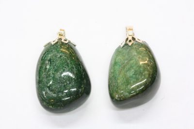 Aventurin mørk  grønn tulipananheng med sølvfarget topp  ca 3cm