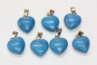 Magnesitt turkis hjerteanheng ca 15 x 8mm