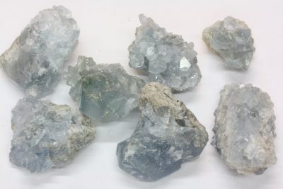 Cølestin gruppe 3 til 4cm fra Sakoany på Madagaskar
