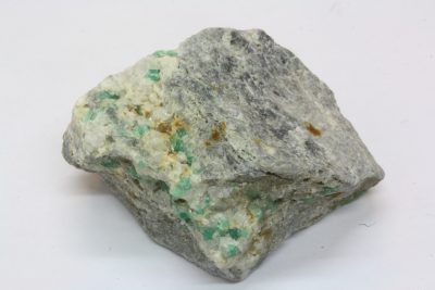 Smaragd B krystaller i moderstein 35g 3x4cm fra Byrud gruver på Minnesund Norge