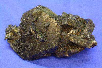 Epidot magnetisk 525g 7x12cm fra Karan Mine Rasko, Chaghi i Pakistan