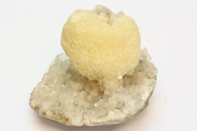 Mesolitt, Heulanditt 230g 7×7.5cm fra Poona i India