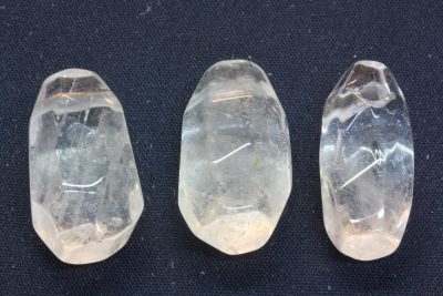 Bergkrystall steinanheng fasett med 2.5mm hull ca 2.5cm