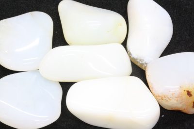Opal hvit polert 2.5 til 3cm