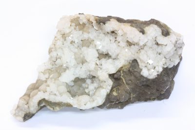 Chabasitt, Prehnitt 75g 4.5×7.5cm fra Suderoy, Færøyene.