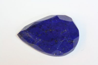 Lapis Lazuli fasettert cabochon 11×14.8mm 3.4mm tykk fra Afganistan.