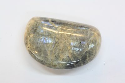 Månestein blå håndslipt 20g 30x35x13mm fra Tjølling i Larvik.