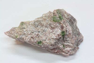 Viridin i kvartsitt 16g 3 x 4.5cm fra Västanåberget, Näsum, Bromölla, Sverige.