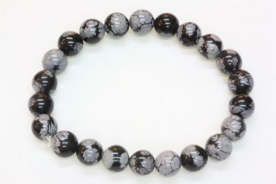 Obsidian snefnugg strikkarmbånd med 8mm kuler