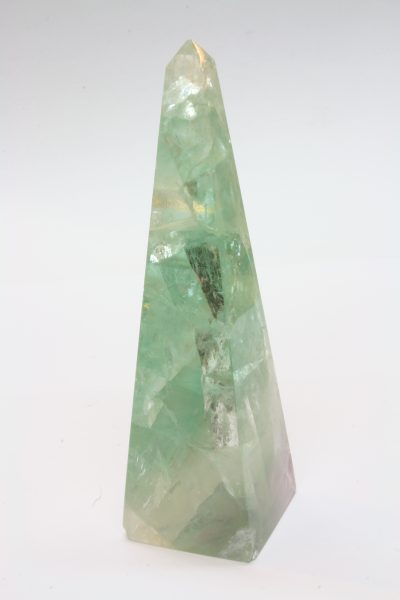 Fluoritt grønn obelisk 310g 14cm høy