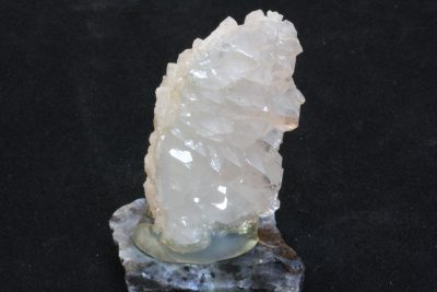 Bardu kvarts. Bergkrystall A fot av Larvikitt, krystallen 3 x 5.5cm fra Sørskogen i Bardu, Norge.