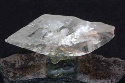 Bardu kvarts. Bergkrystall fot av Titanjernmalm, krystallen  3  x  6.5cm 12mm tykk fra Sørskogen i Bardu, Norge.