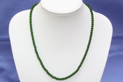 Jade Nepheritt kulekjede med ø4mm kuler, 45cm.