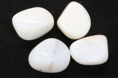 Opal hvit polert ca 3cm