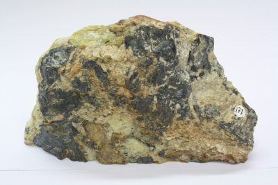 Martitt i serpentin 1,6kg  10 x 15cm fra Dypingdal, Snarum, Norge