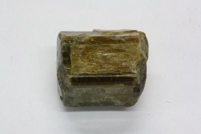 Vesuvian krystall  4,7g 13 x 15mm  fra Hamrefjell, Eiker, Norge.