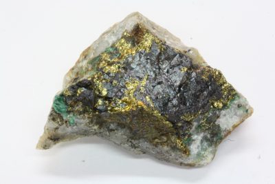 Bornitt, Chalcopyritt   22g  3 x 3,5cm fra Årdal kobbergruver, Norge.