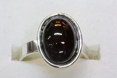 Granat rød sølvring, justerbar med 10 x 14mm stein.