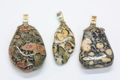 Leopardstein tulipananheng med sølvfarget topp