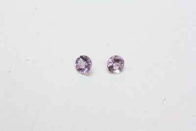 Ametyst fasett  2 stk  tot. 0,08ct  ca ø2mm