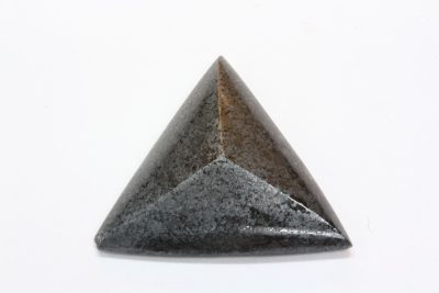 Manganitt cabochon  8,84ct 16,0 x 16,0mm