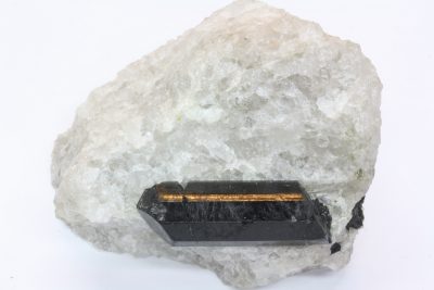 Schorl 182g  5,5 x 6cm fra Ravnskaret i Snarum, Norge.