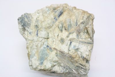Kyanitt  760g 10 x 10cm  fra Lesjaverk, Lesja, Norge