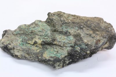 Håleniusitt (La) Ferriallanitt  48g  3 x 6,5cm  fra Bastnäs, Riddarhyttan, Sverige.